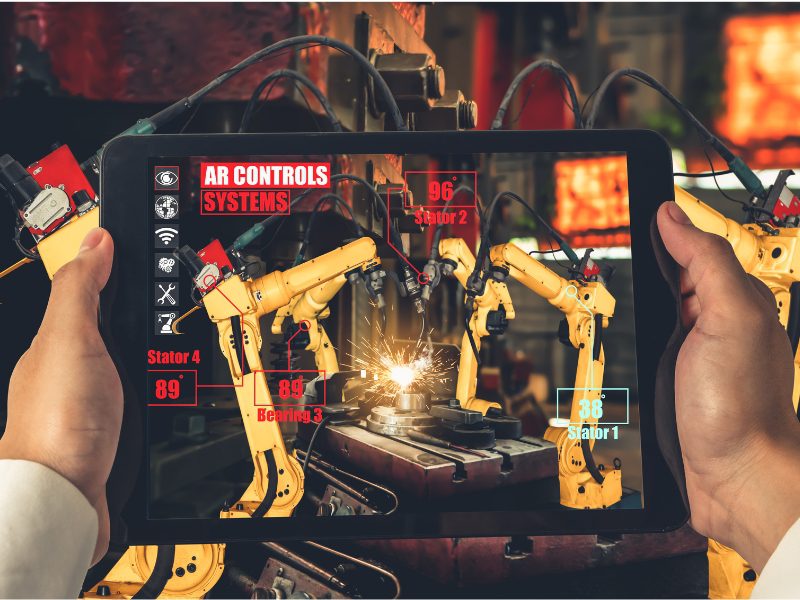 Tablet con Augmented Reality para soporte de mantenimiento en campo, superponiendo pasos guiados y KPIs sobre un equipo industrial.